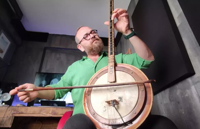 Yaylı Tanbur